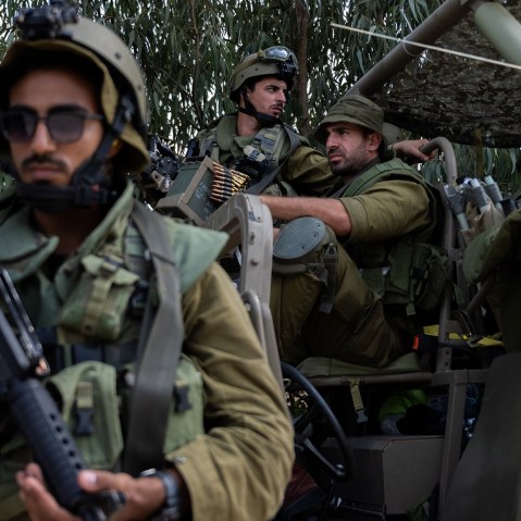 Israeli reservists set aside politics for massive mobilization to bolster IDF