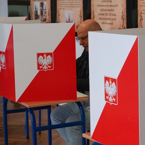 Massive voter turnout in Poland appears to reject right-wing party; Halts authoritarian drift
