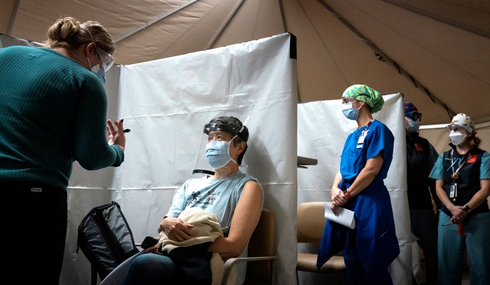 Image: Healthcare workers getting vaccinations in a calinic