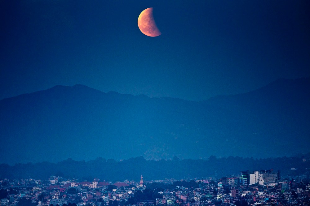 Image: Total lunar eclipse from Kathmandu