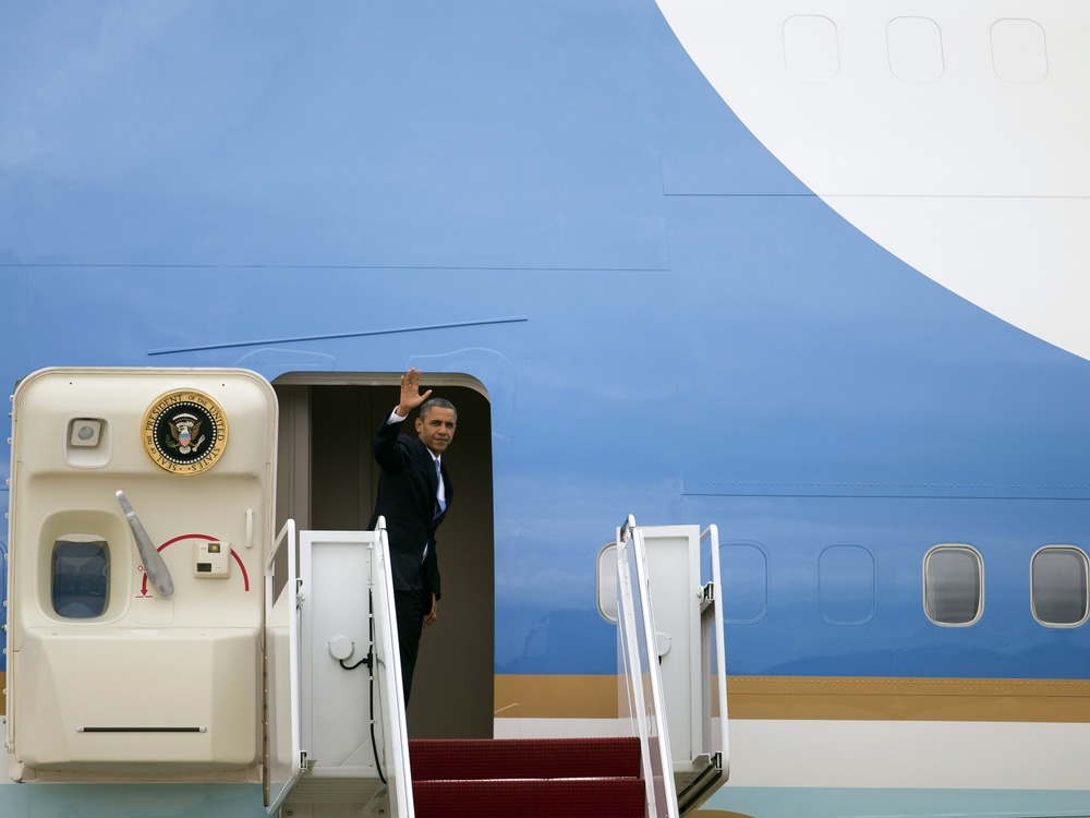 President Barack Obama waves as he boards Air Force One on Tuesday, Sept. 18, 2012 in Andrews Air Force Base, Md.