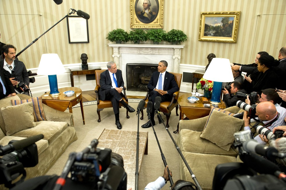 US-ISRAEL-POLITICS-OBAMA-NETANYAHUUS President Barack Obama (R) and Israeli Prime Minister Benjamin Netanyahu hold a meeting in the Oval Office of the White House in Washington, D.C., Sept. 30, 2013. (Photo by Saul Loeb/AFP/Getty)