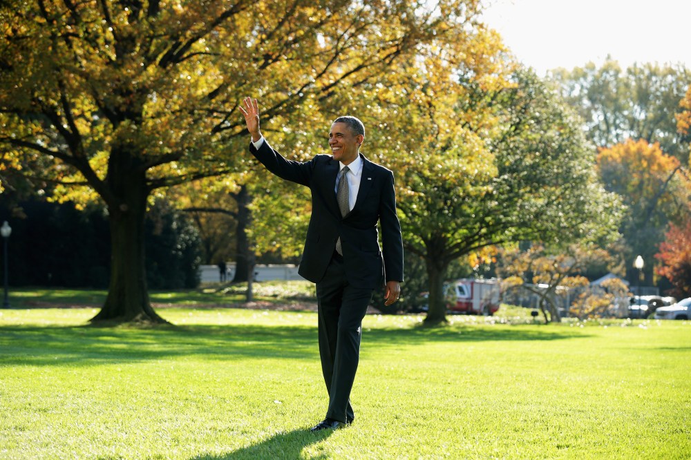U.S. President Barack Obama waves as he departs the White House, Nov. 8, 2013.