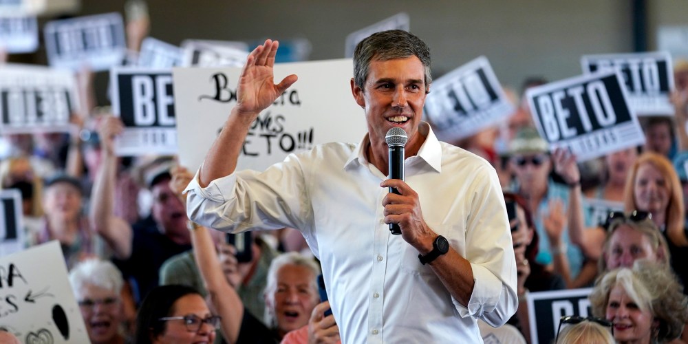 Image: Beto O'Rourke speaking to his supporters.