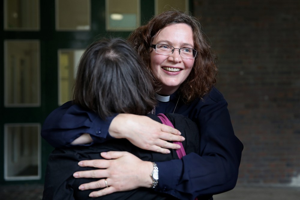 Church of England Synod Vote In Favor Of Women Bishops