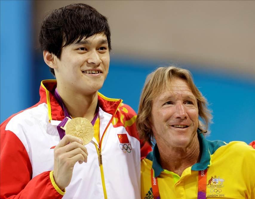 Celebrated Australian swim coach Denis Cotterell with China's Sun Yang who won the gold in the 1500m.  (AP Photo/Lee Jin-man)