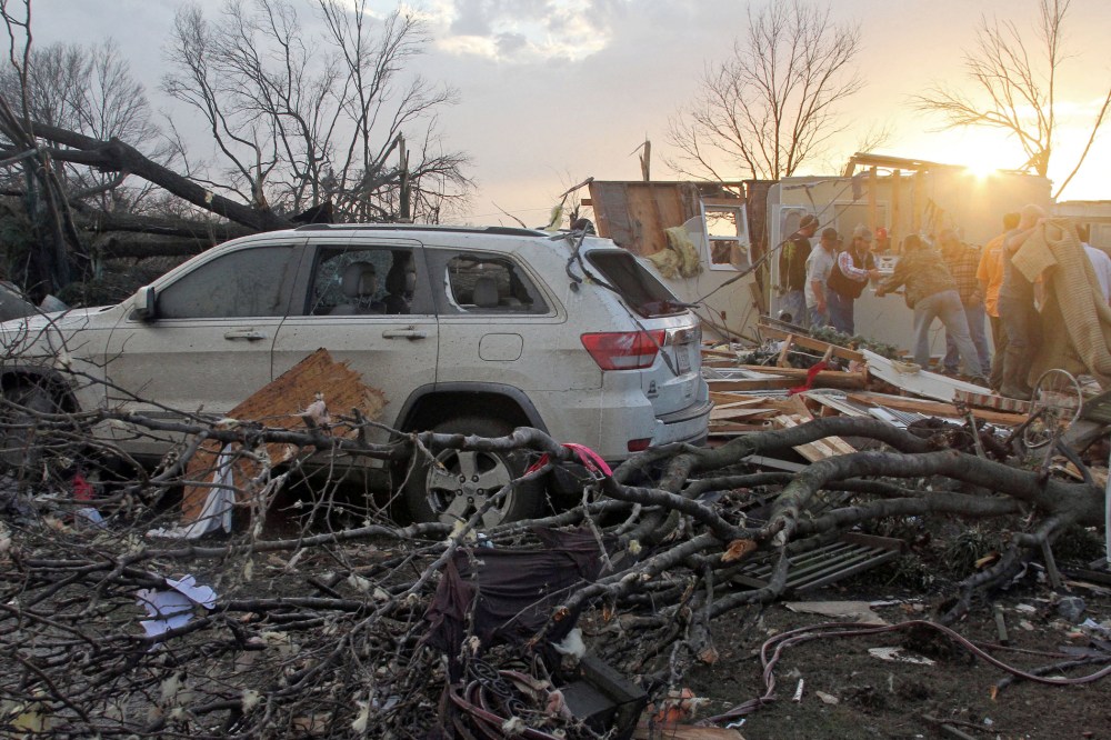 Neighbors help salvage items from a storm-damaged home in the Roundaway community near Clarksdale, Miss., Dec. 23, 2015. (Photo by Troy Catchings/The Press Register/AP)