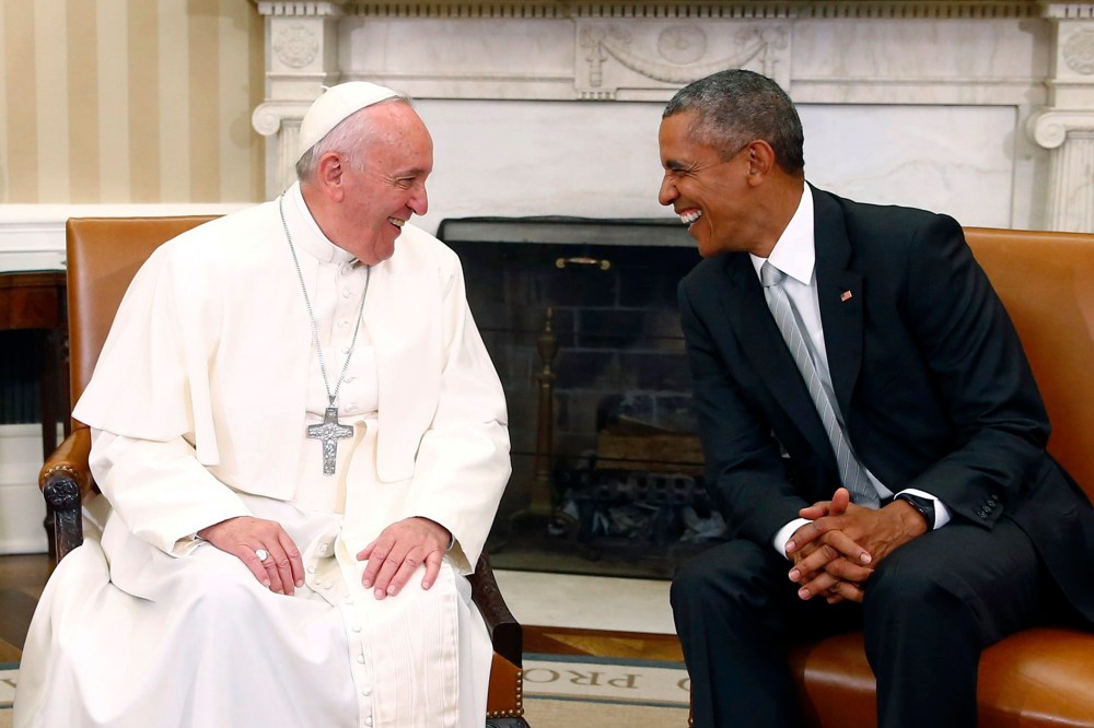 President Barack Obama talks with Pope Francis in the Oval Office of the White House in Washington, D.C., Sept. 23, 2015. (Photo by Tony Gentile/Pool/AP)
