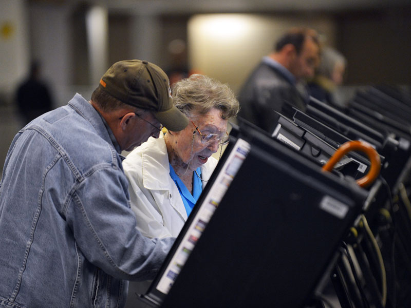 People cast their ballots for the U.S. presidential election. (Jewel Samad / AFP)