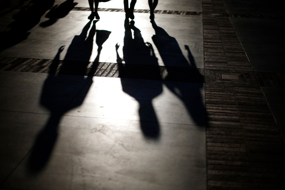 Students walk towards dorm rooms as around 12,000 new University of California, Los Angeles (UCLA) students move into campus residence halls in Los Angeles, California on Sept. 25, 2014. (Lucy Nicholson/Reuters)