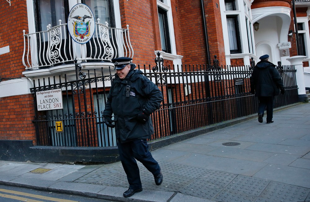 Police officers walk past the Ecuador embassy following a shift change in London, Feb. 6, 2015. (Photo by Suzanne Plunkett/Reuters)