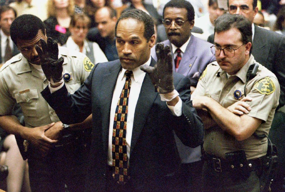 O.J. Simpson holds up his hands to the jury in this June 15, 1995 file photo. (Photo by Sam Mircovich/Reuters)