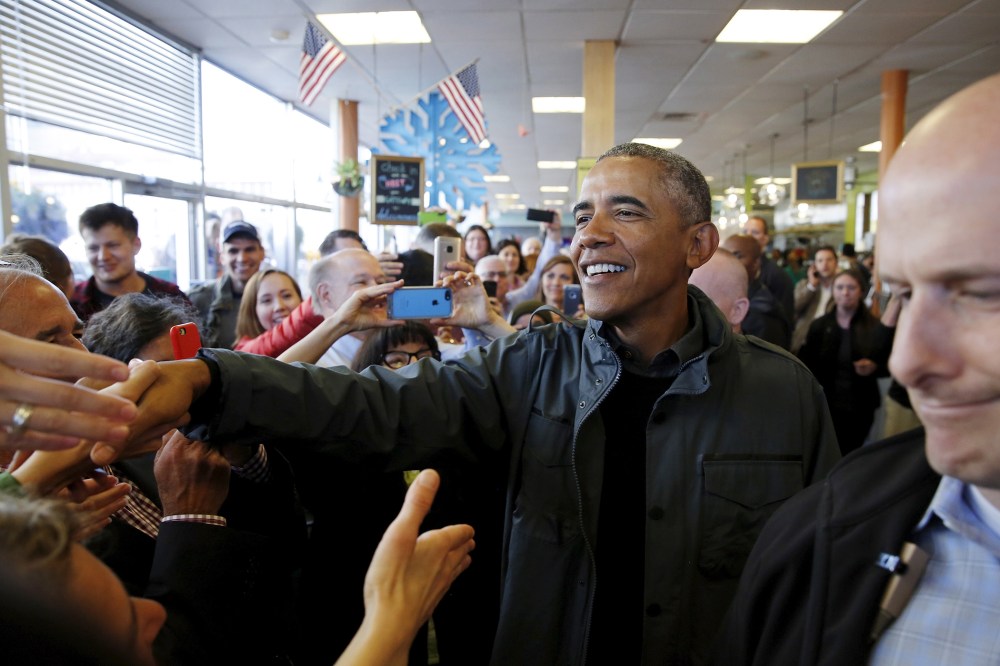 U.S. President Barack Obama greets patrons in Snow City Cafe in Anchorage, Ala. on Sept. 1, 2015. (Photo by Jonathan Ernst/Reuters)
