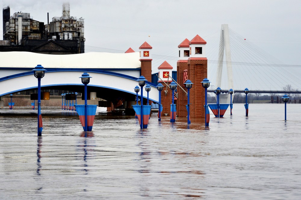 The Mississippi River is pictured flooding parts of downtown St. Louis, Mo., Dec. 31, 2015. (Photo by Kate Munsch/Reuters)