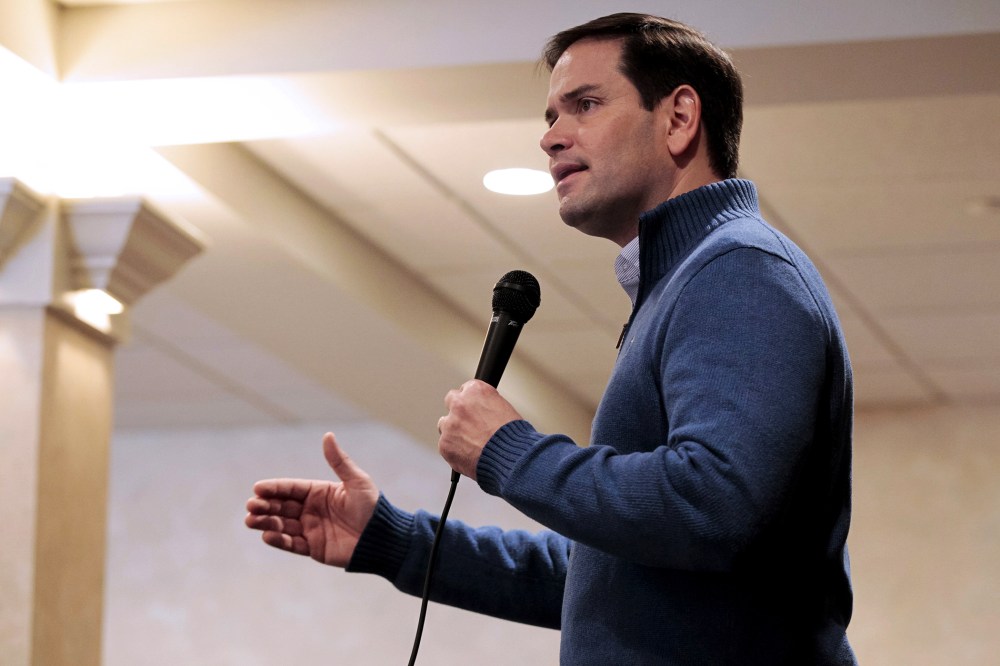 U.S. Republican presidential candidate Senator Marco Rubio speaks to supporters at a Miami Dolphins versus New England Patriots watch party in Atkinson, N.H., Jan. 3, 2016. (Photo by Katherine Taylor/Reuters)