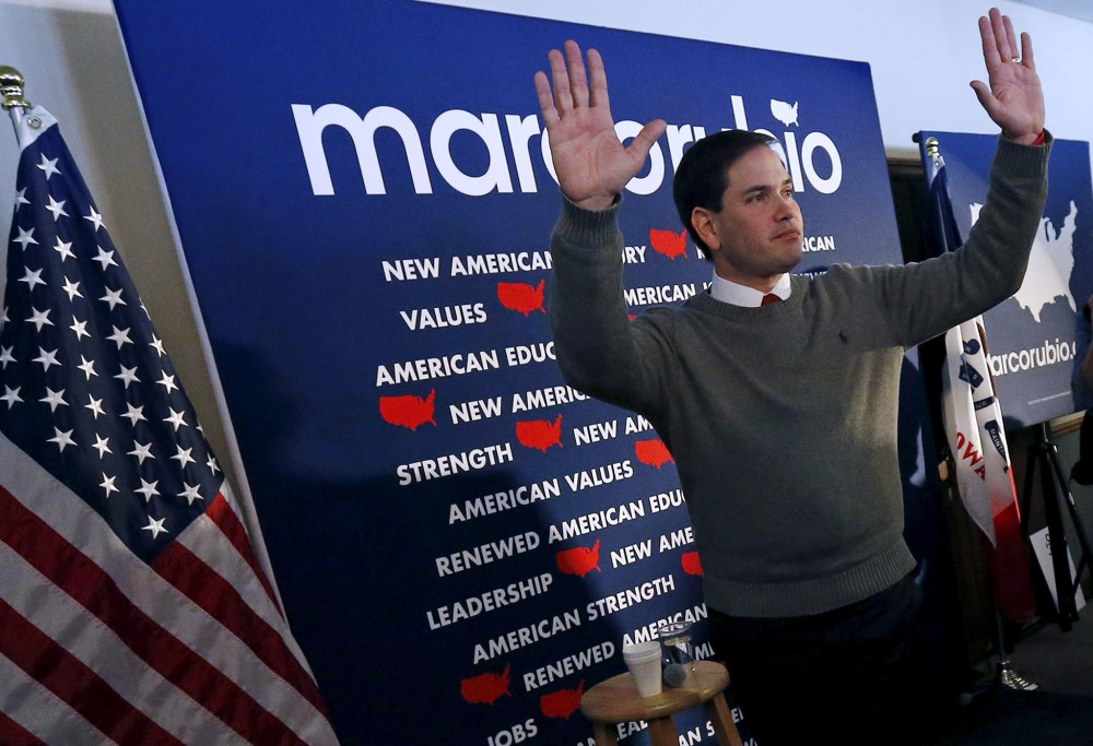 U.S. Republican presidential candidate Marco Rubio waves to the audience at a campaign event in Waverly, Ia., Jan. 18, 2016. (Photo by Jim Young/Reuters)