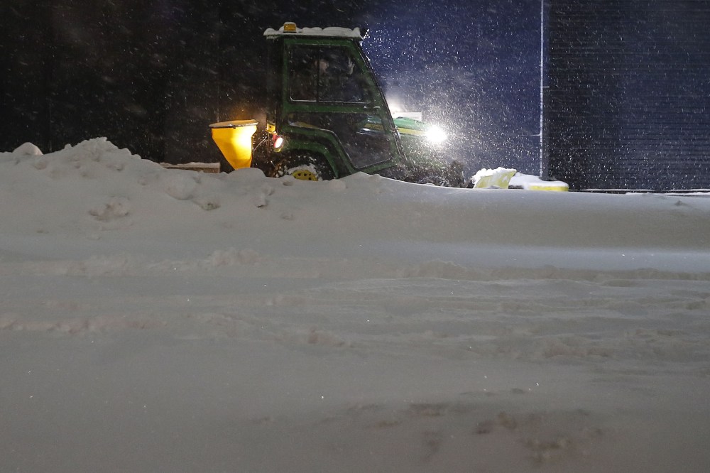 A snow plow clears a sidewalk of snow in the Manhattan borough of New York, Jan. 23, 2016. (Photo by Carlo Allegri/Reuters)