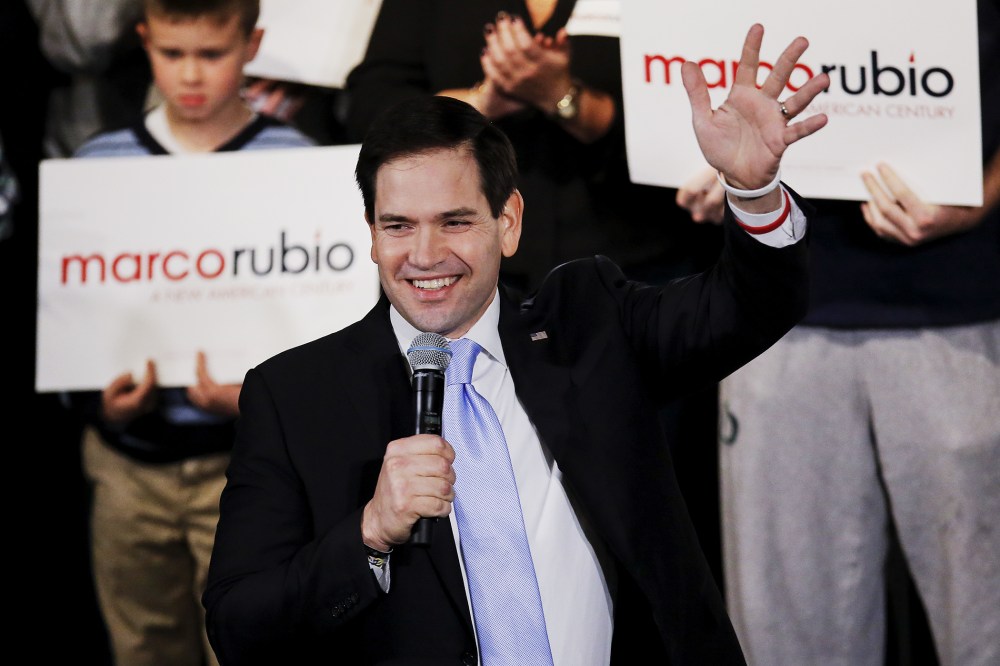 Senator and Republican presidential candidate Marco Rubio waves as he arrives at a campaign rally in Exeter, N.H., Feb. 2, 2016. (Photo by Carlo Allegri/Reuters)