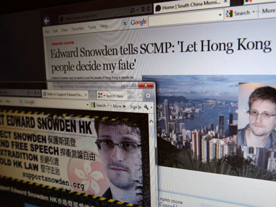 An interview of Edward Snowden by the South China Morning Post newspaper and a website supporting Snowden in Hong Kong are displayed on a computer screen in Hong Kong on June 12, 2013. (Photo by Bobby Yip/Reuters)