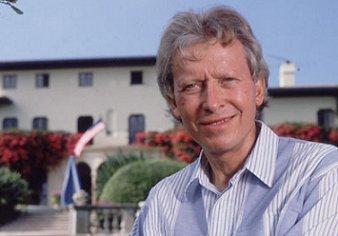 Meet Harold Simmons, a very generous GOP billionaire.