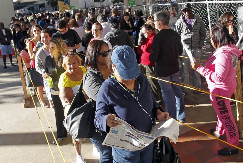 South Floridians standing in line during the last day of early voting in Miami. (Alan Diaz/AP Photo)