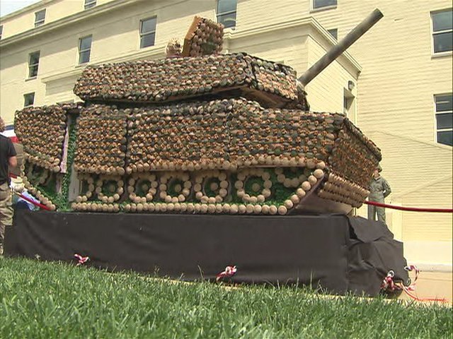 This tank made of cupcakes weighs 2,500 lbs.