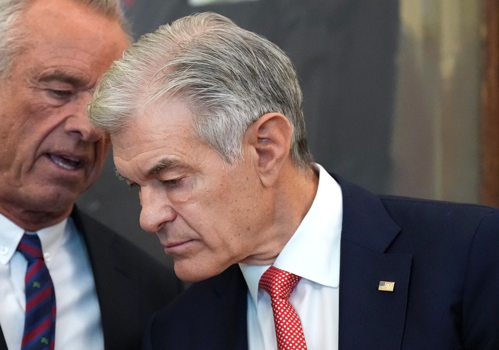 RFK Jr., left, talks to Dr. Oz in the Oval Office.